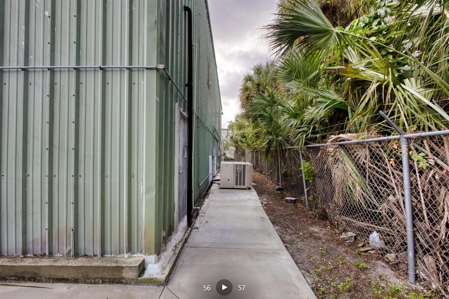 More Photos Of 13050 NW 43rd Ave, Opa Locka Warehouse For Lease