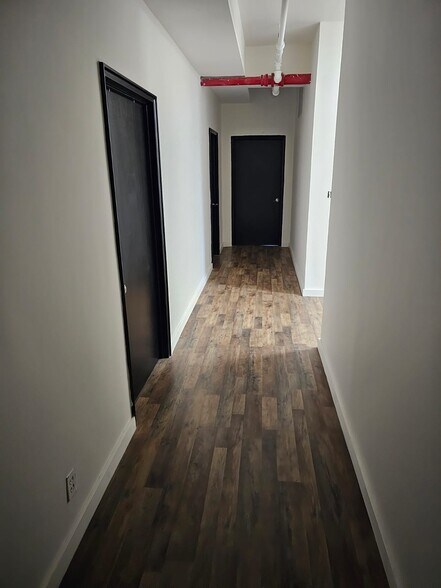 More Photos Of 805 E 139th St, Bronx Showroom For Lease