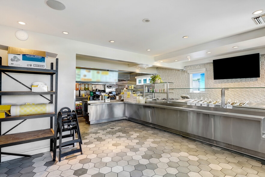 More Photos Of 626 N Larchmont Blvd, Los Angeles Restaurant For Lease