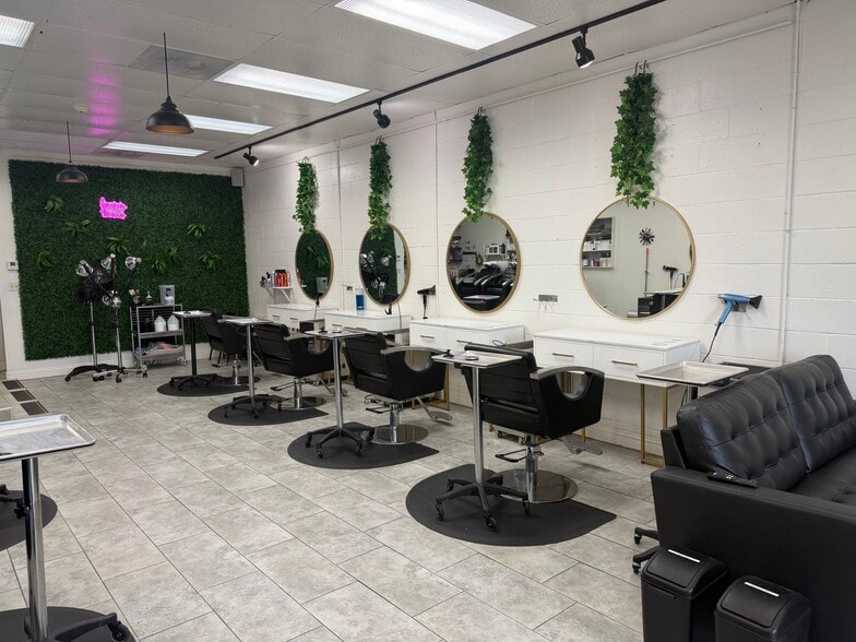 More Photos Of 443-457 W Foothill Blvd, Monrovia Storefront Retail Office For Lease