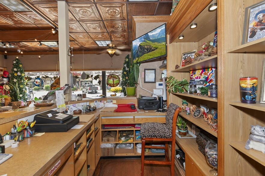 More Photos Of 40728 Village Dr, Big Bear Lake Storefront For Sale