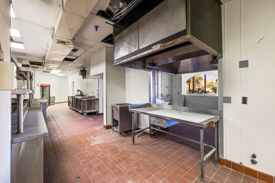 More Photos Of 73101 Highway 111, Palm Desert General Retail For Sale