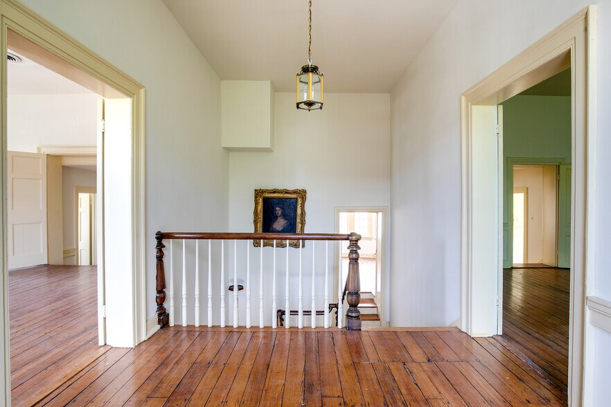 More Photos Of 100 E Main St, Richmond Office For Sale