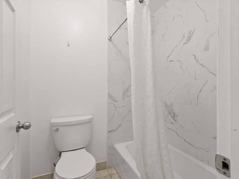 More Photos Of 307 S Main St, Huntington Hotel For Sale