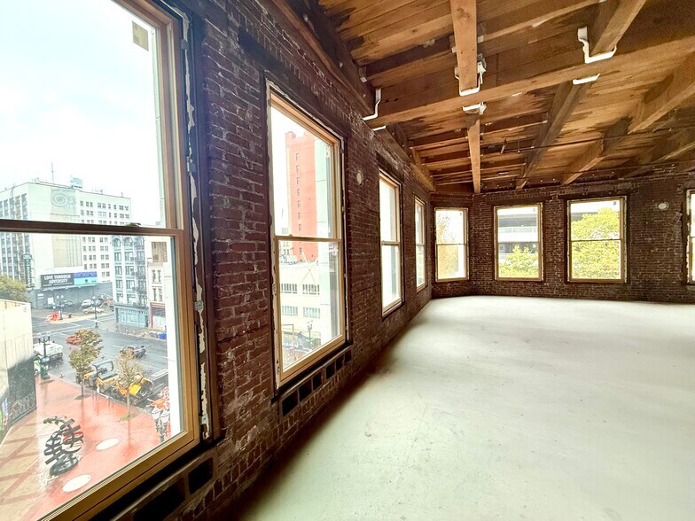 More Photos Of 404-418 SW Washington St, Portland Office For Sale