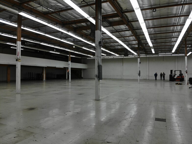 More Photos Of 9130 Glenoaks Blvd, Sun Valley Manufacturing For Lease