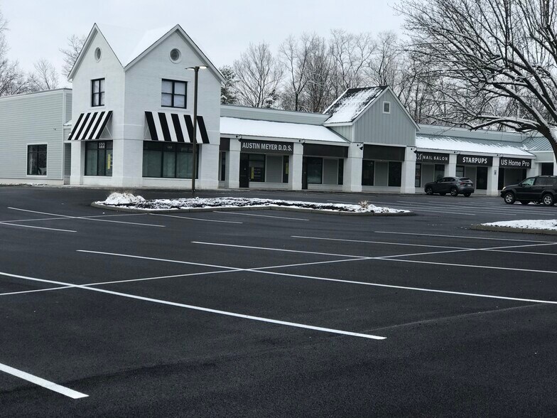 More Photos Of 120-180 E Olentangy St, Powell Unknown For Lease