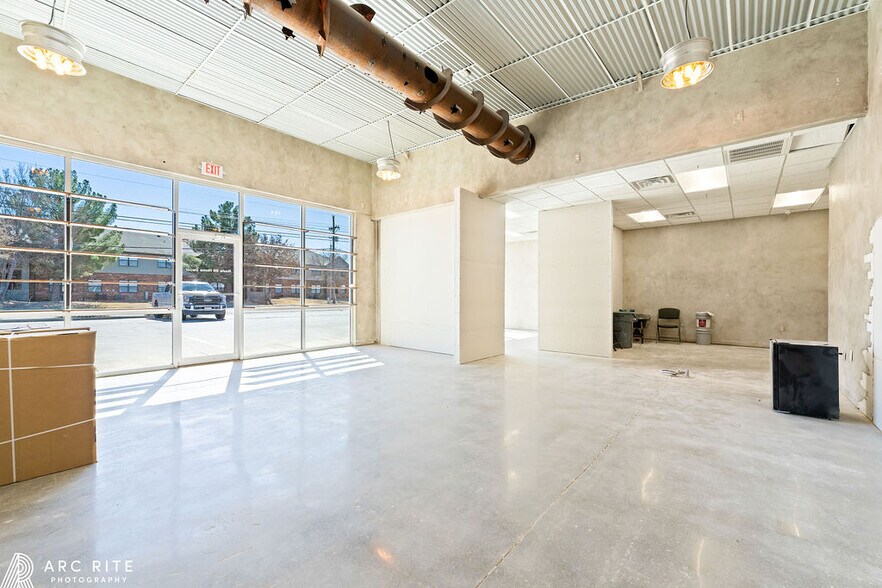 More Photos Of 5820 66th St, Lubbock Storefront Retail Office For Sale