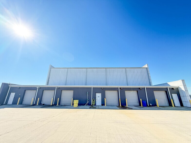 More Photos Of 7095 Roscoe Turner Rd, Kiln Airplane Hangar For Lease