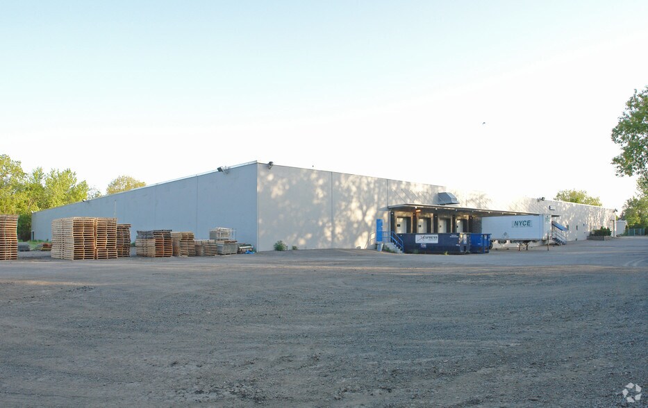 More Photos Of 1801 Avenue B, Watervliet Warehouse For Lease