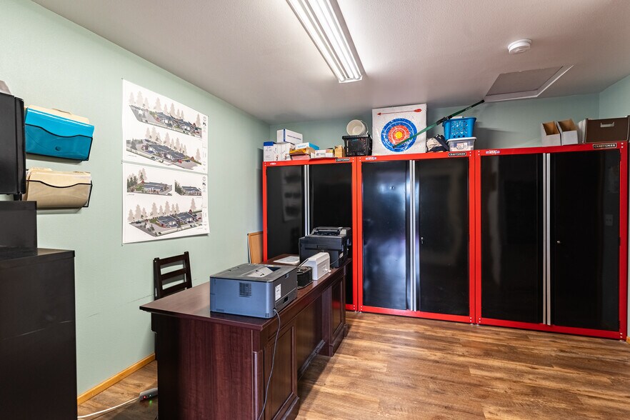 More Photos Of 914 Citadel Dr, Everson Office Residential For Sale