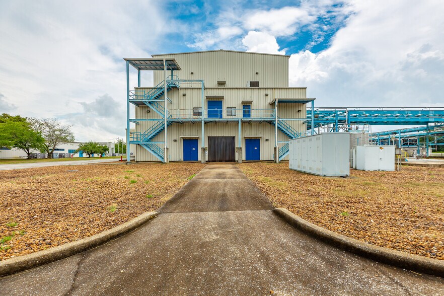 More Photos Of 2800 Riverport Rd, Chattanooga Light Manufacturing For Lease