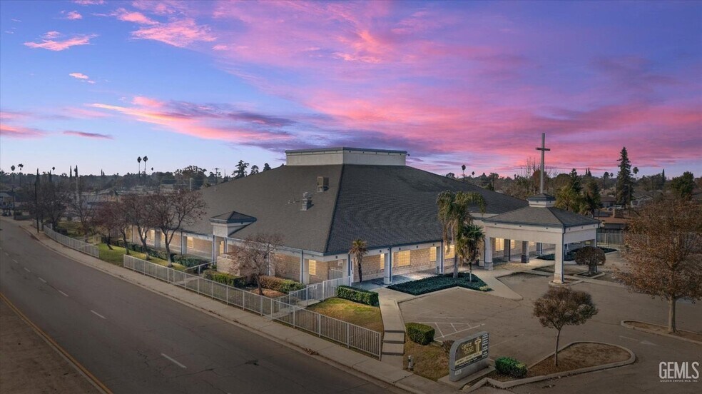 More Photos Of 425 S H St, Bakersfield Religious Facility For Sale