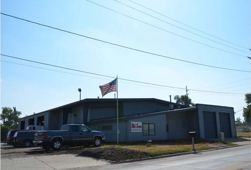 More Photos Of 2323 Delaware Ave, Des Moines Truck Terminal For Sale