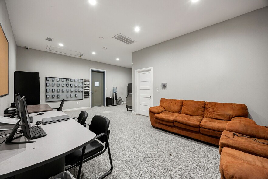 More Photos Of 15720 Garrett Rd, Houston Industrial For Sale