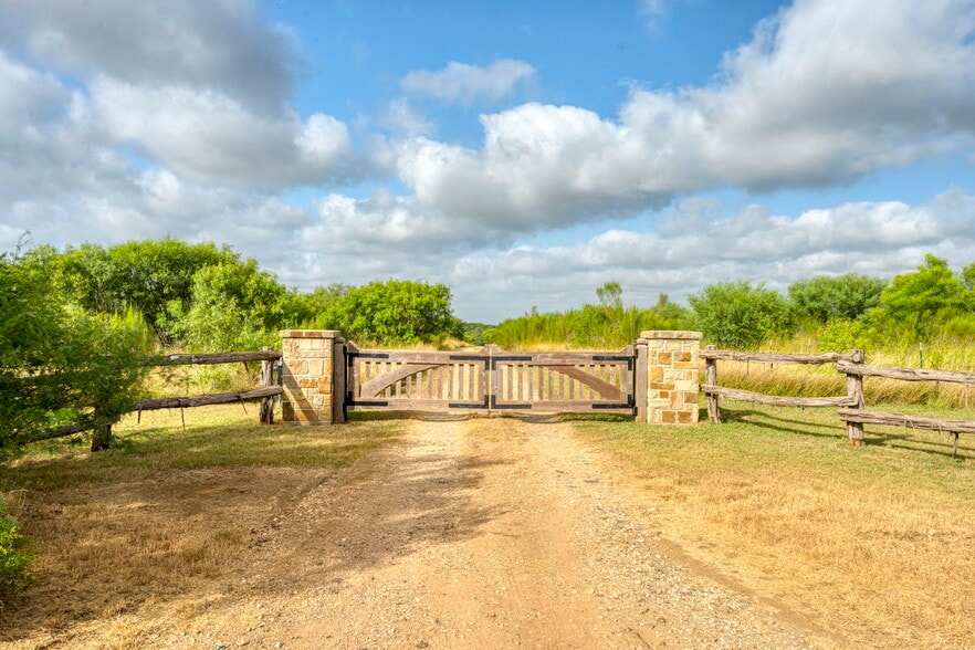 More Photos Of 2538 County Road 223, Floresville Land For Sale
