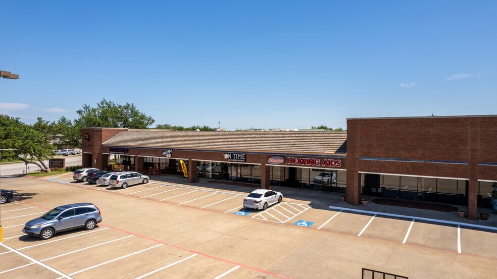 More Photos Of 109-189 W Harwood Rd, Hurst Unknown For Lease