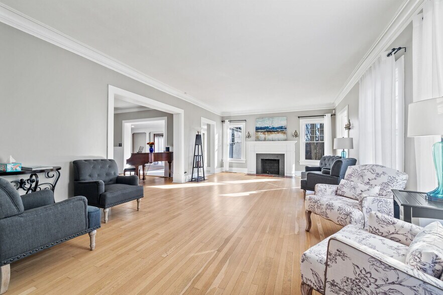 More Photos Of 2049 S Brentwood Blvd, Springfield Office For Sale