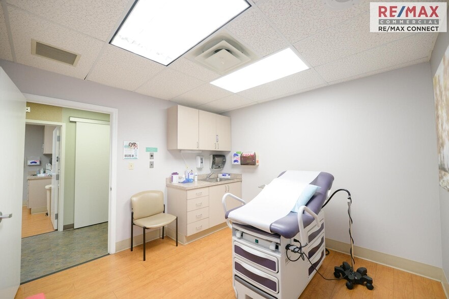 More Photos Of 401 Oyster Point Rd, Newport News Medical For Sale