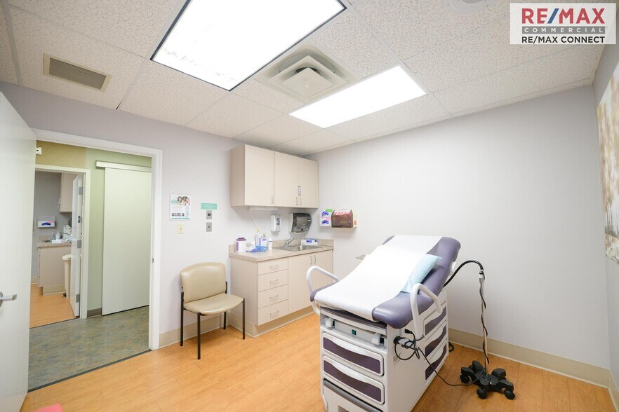More Photos Of 401 Oyster Point Rd, Newport News Medical For Sale