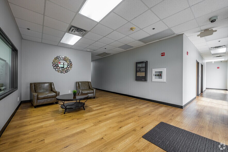 More Photos Of 4215 N Beltwood Pky, Dallas Industrial For Lease