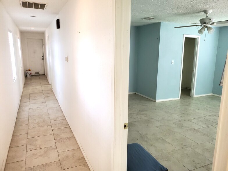 More Photos Of 3135 Golfcrest Blvd, Houston Storefront Retail Residential For Sale