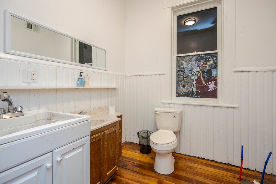 More Photos Of 199 E Loudon Ave, Lexington Office Residential For Sale