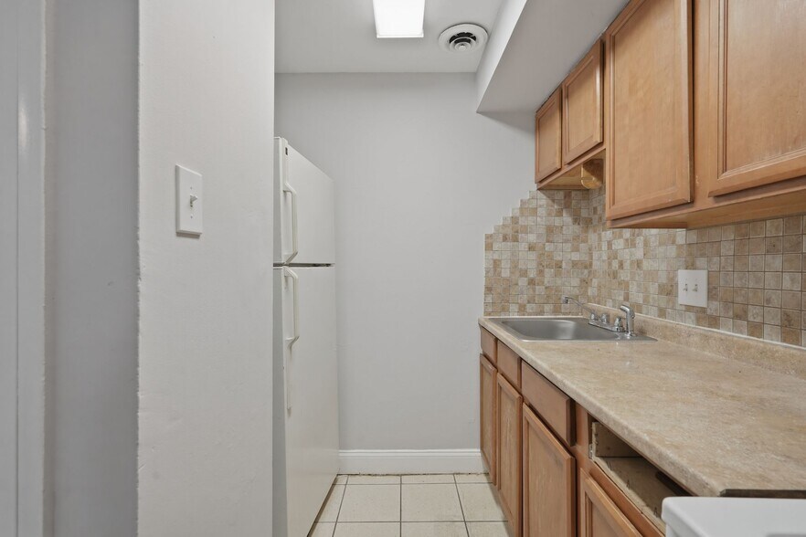 More Photos Of 230 E Sharpnack St, Philadelphia Multifamily For Sale