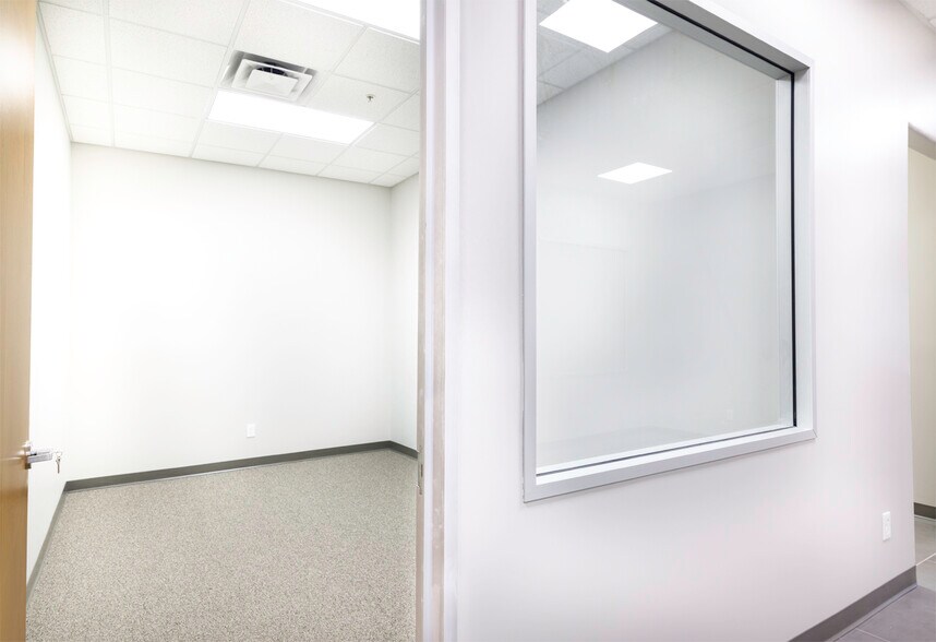 More Photos Of 10575 N 114th St, Scottsdale Office For Sale