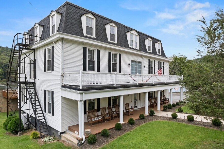 More Photos Of 509 W Main St, Fries Hotel For Sale