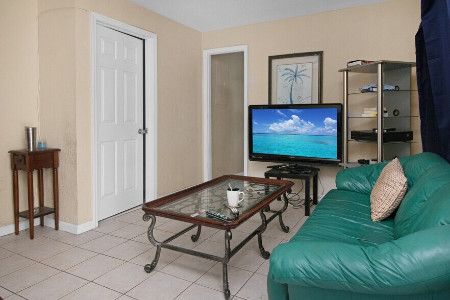 More Photos Of 3570 N Old Dixie Hwy, Delray Beach Apartments For Sale