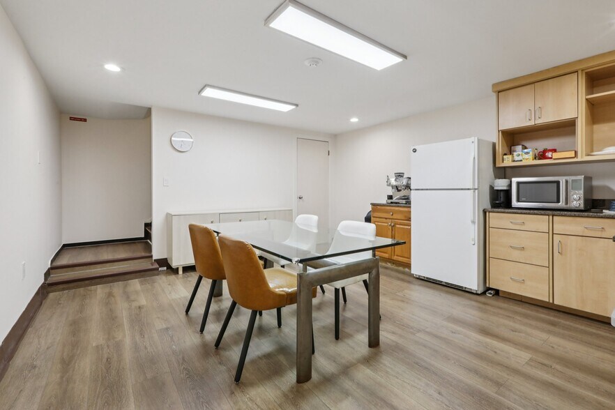 More Photos Of 7-9 Ridgefield, Ridgefield Park Flex For Lease