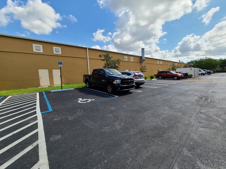 More Photos Of 13850 SW 143rd Ct, Miami Warehouse For Lease