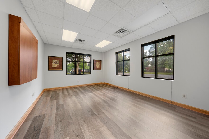 More Photos Of 2317 Mt Olive rd, Mount Olive Office For Lease