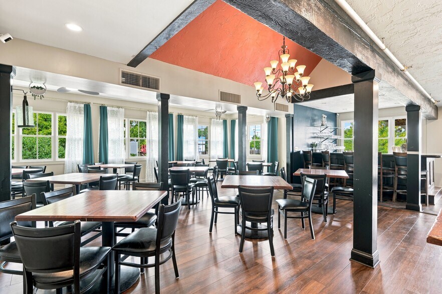 More Photos Of 170 Water St, Plymouth Storefront For Lease