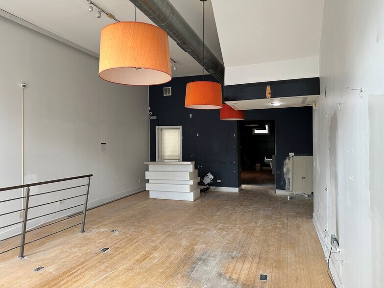 More Photos Of 870 N Orleans St, Chicago Storefront Retail Office For Lease