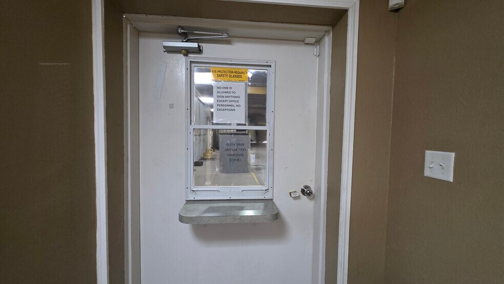 More Photos Of 3351 Westover Dr, Odessa Service For Lease
