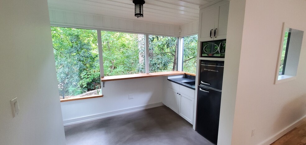 More Photos Of 1405 E 38th 1/2 St, Austin Office For Lease