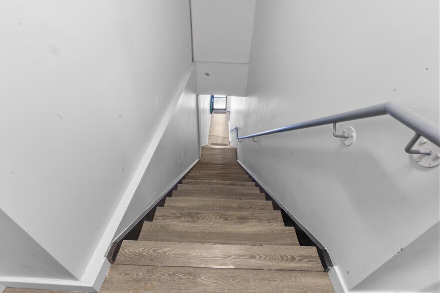 More Photos Of 609-649 Montée De Liesse, Saint-Laurent Warehouse For Sale