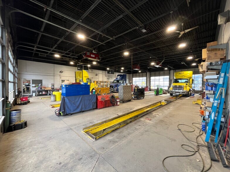 More Photos Of 715 W 172nd St, South Holland Manufacturing For Lease