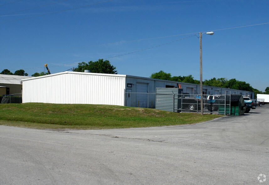 More Photos Of 1010-1028 Miller Dr, Altamonte Springs Warehouse For Lease