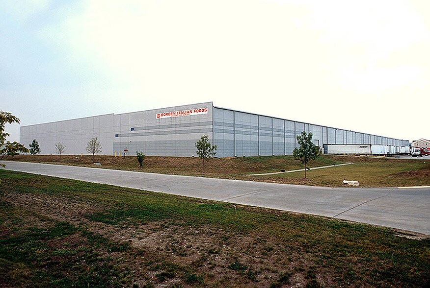 More Photos Of 415 Axminister Dr, Fenton Warehouse For Lease