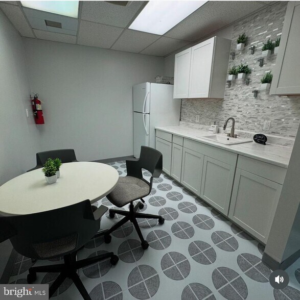 More Photos Of 401 Post Office Rd, Waldorf Office For Lease