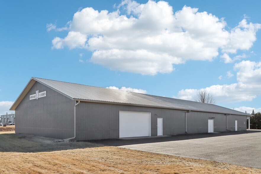 More Photos Of 680 Enterprise Dr, Lake Mills Freestanding For Lease