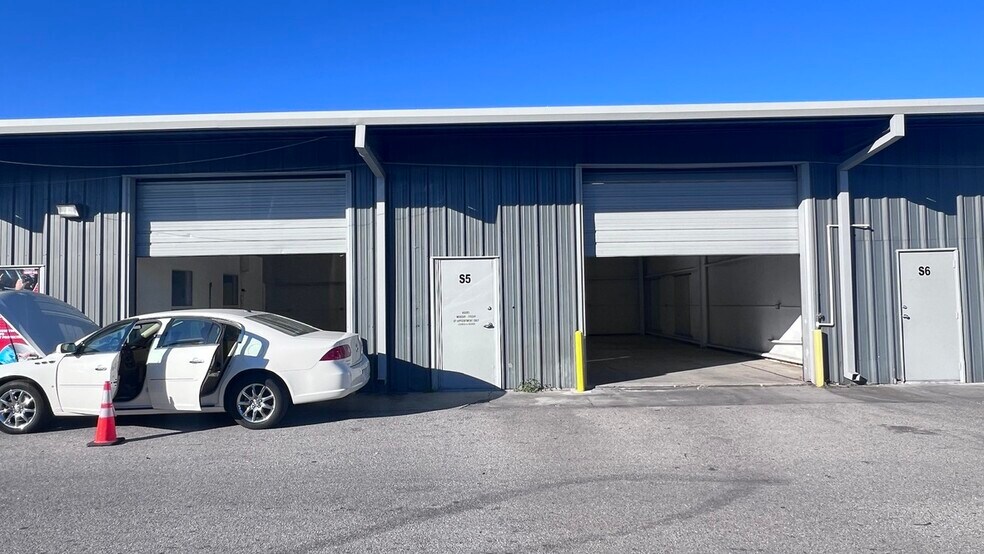 More Photos Of 1705 Cattlemen Rd, Sarasota Warehouse For Lease