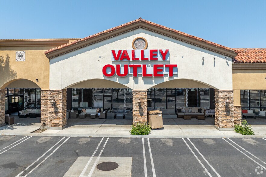 More Photos Of 1986 W Florida Ave, Hemet Storefront For Lease