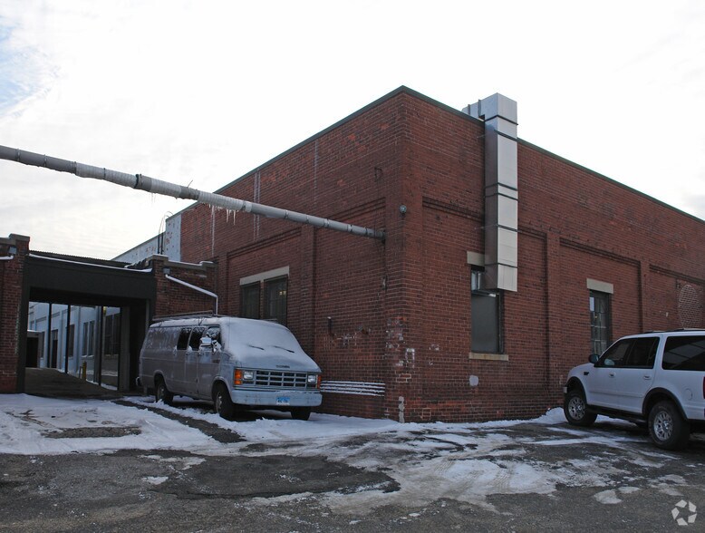More Photos Of 425 Fairfield Ave, Stamford Warehouse For Lease