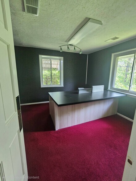 More Photos Of 2723 N Walnut St, Bloomington Office For Sale