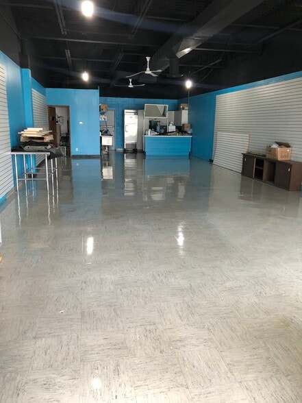 More Photos Of 6124-6150 W 25th St, Indianapolis Unknown For Lease