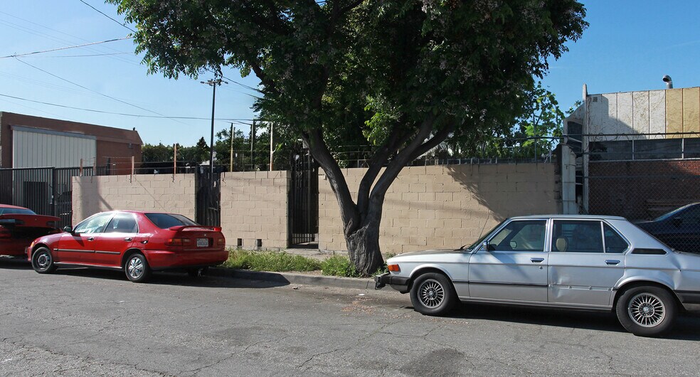 Primary Photo Of 230 W 33rd St, Los Angeles Land For Lease